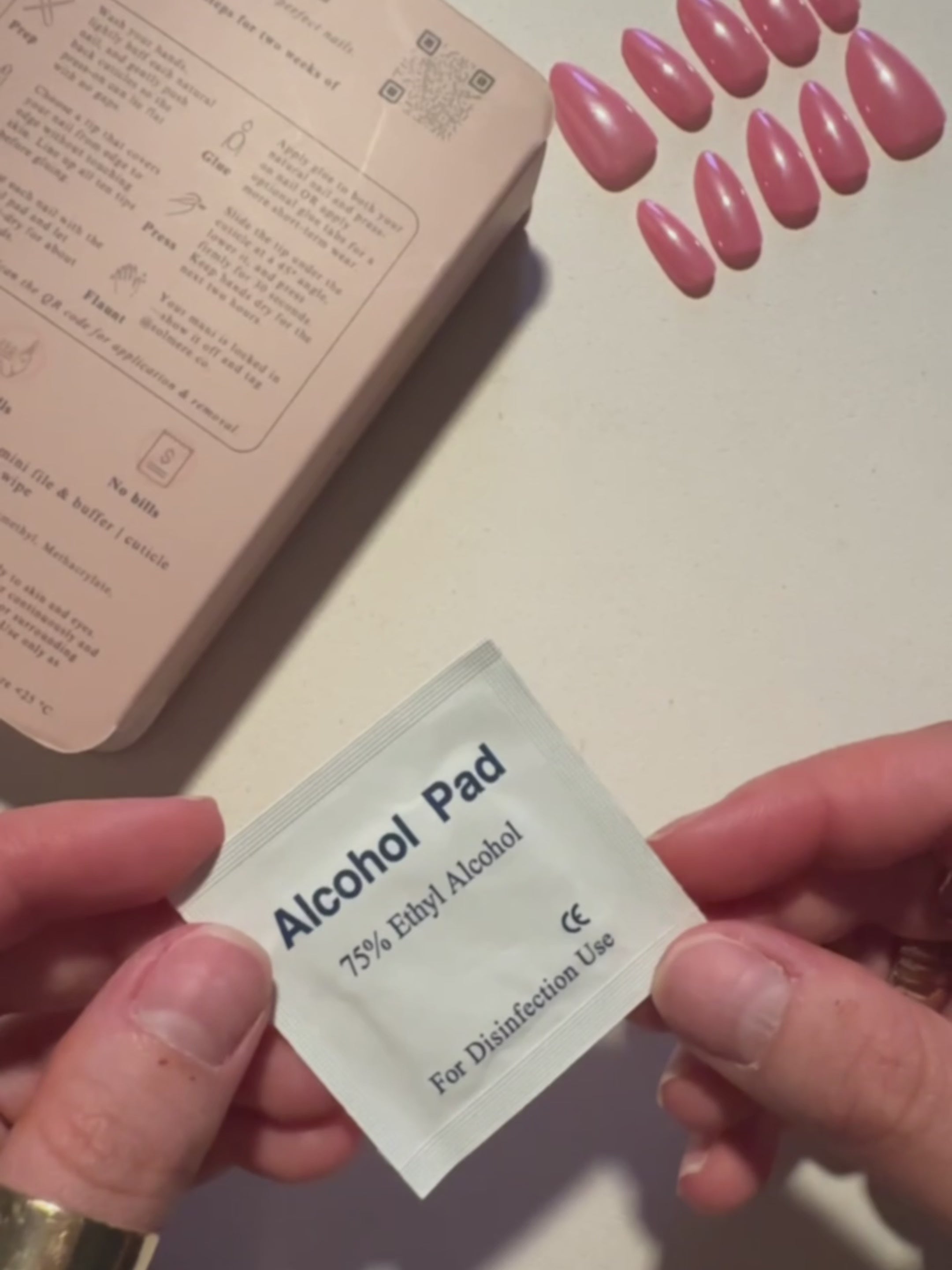 Glue (thin, even, edge to edge)